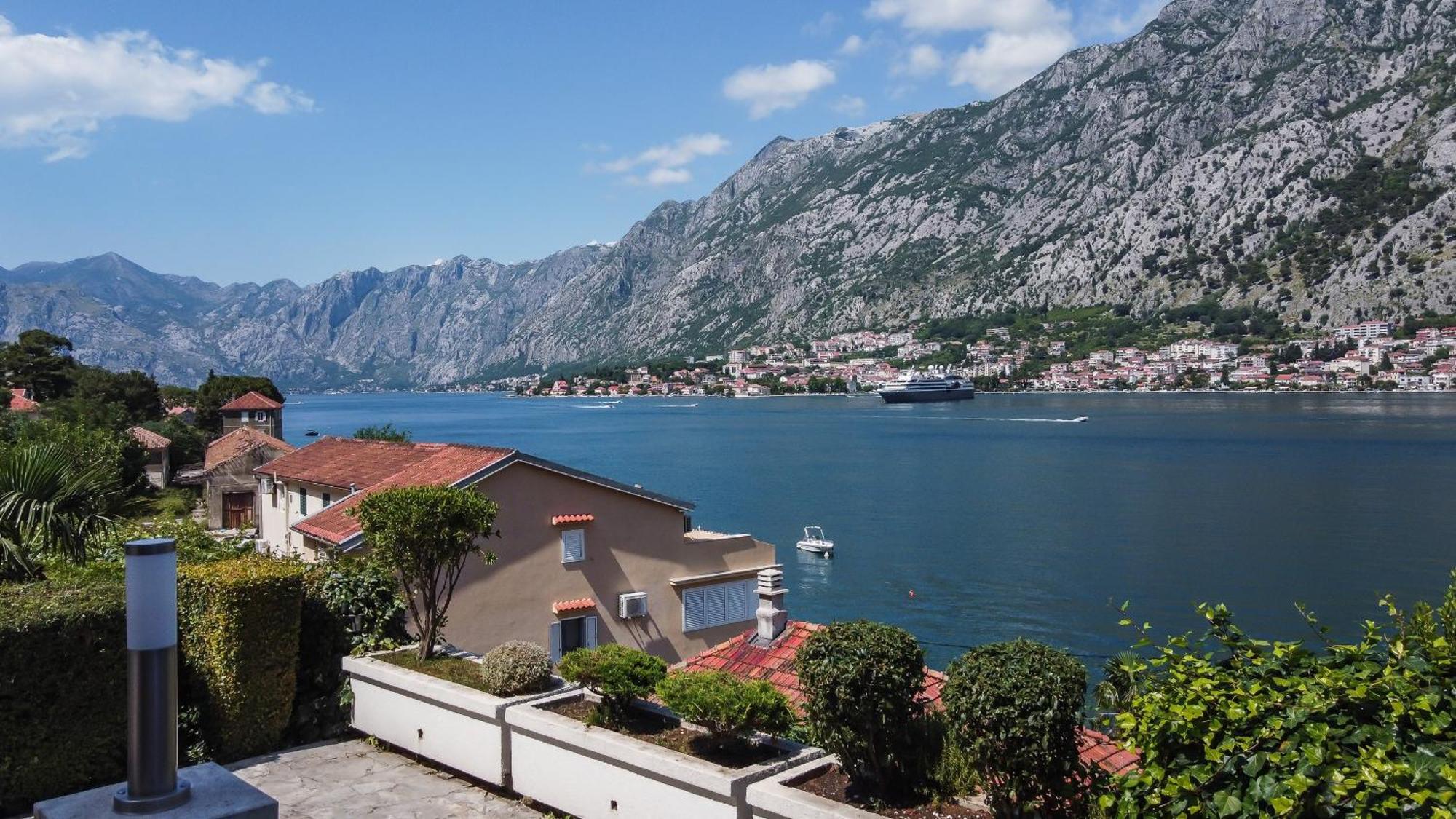 Chillout Apartment In Kotor Bay ภายนอก รูปภาพ