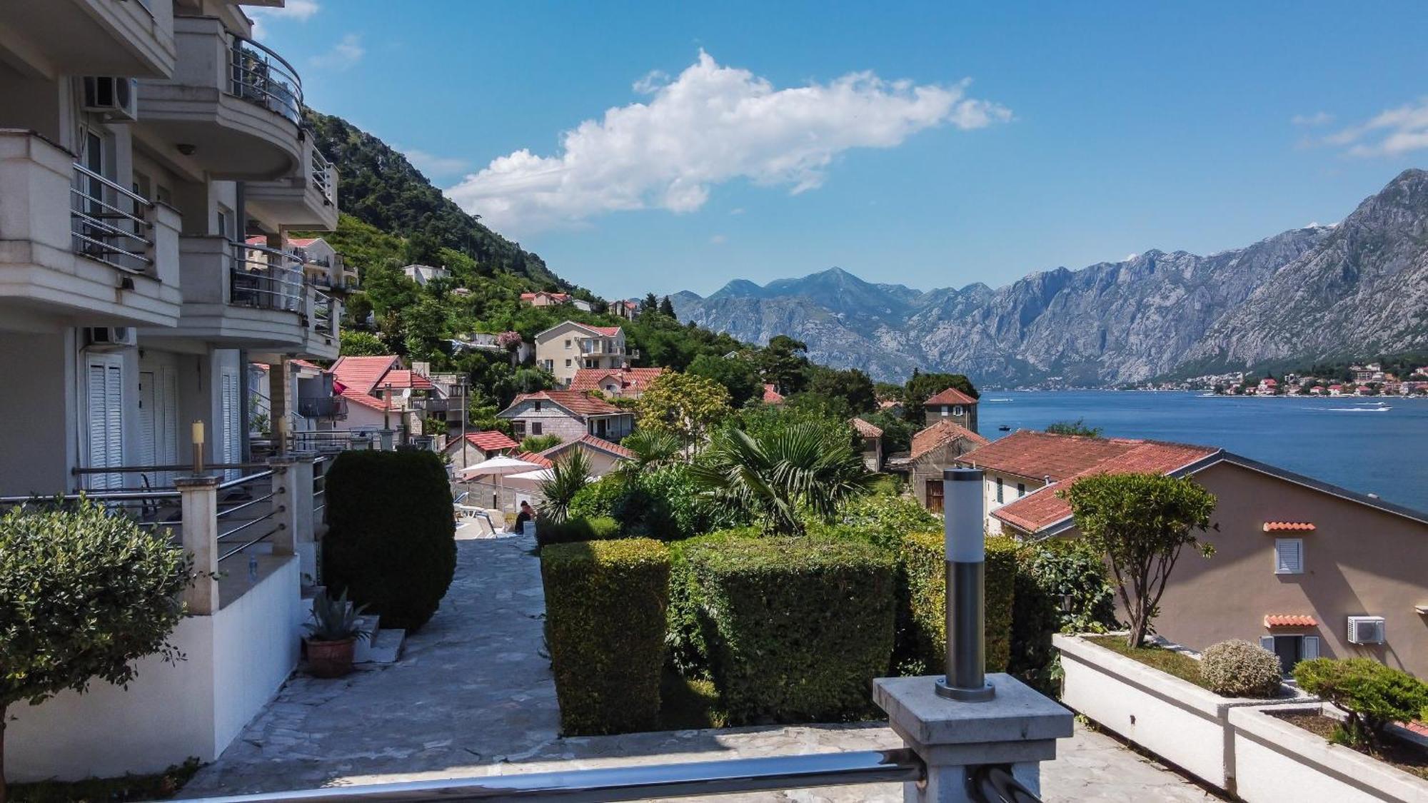 Chillout Apartment In Kotor Bay ภายนอก รูปภาพ