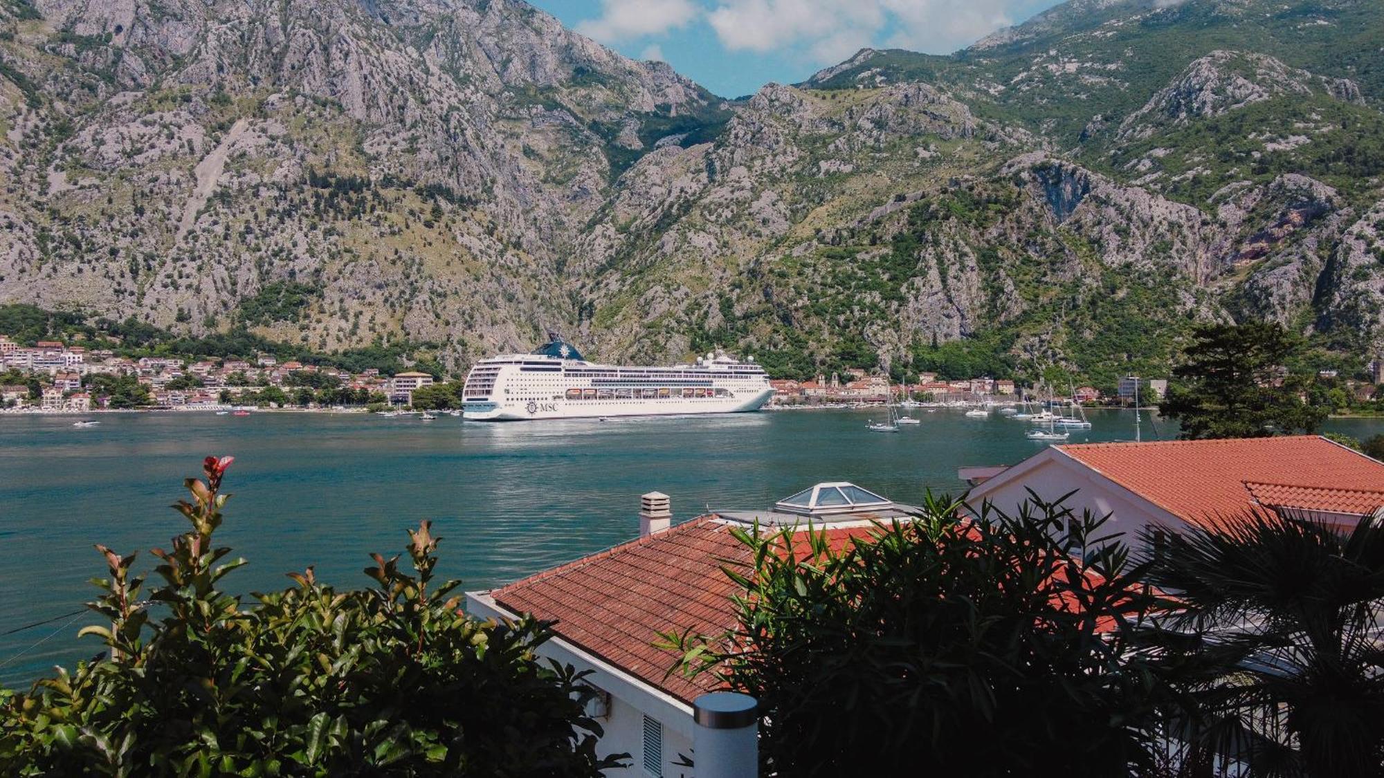 Chillout Apartment In Kotor Bay ภายนอก รูปภาพ