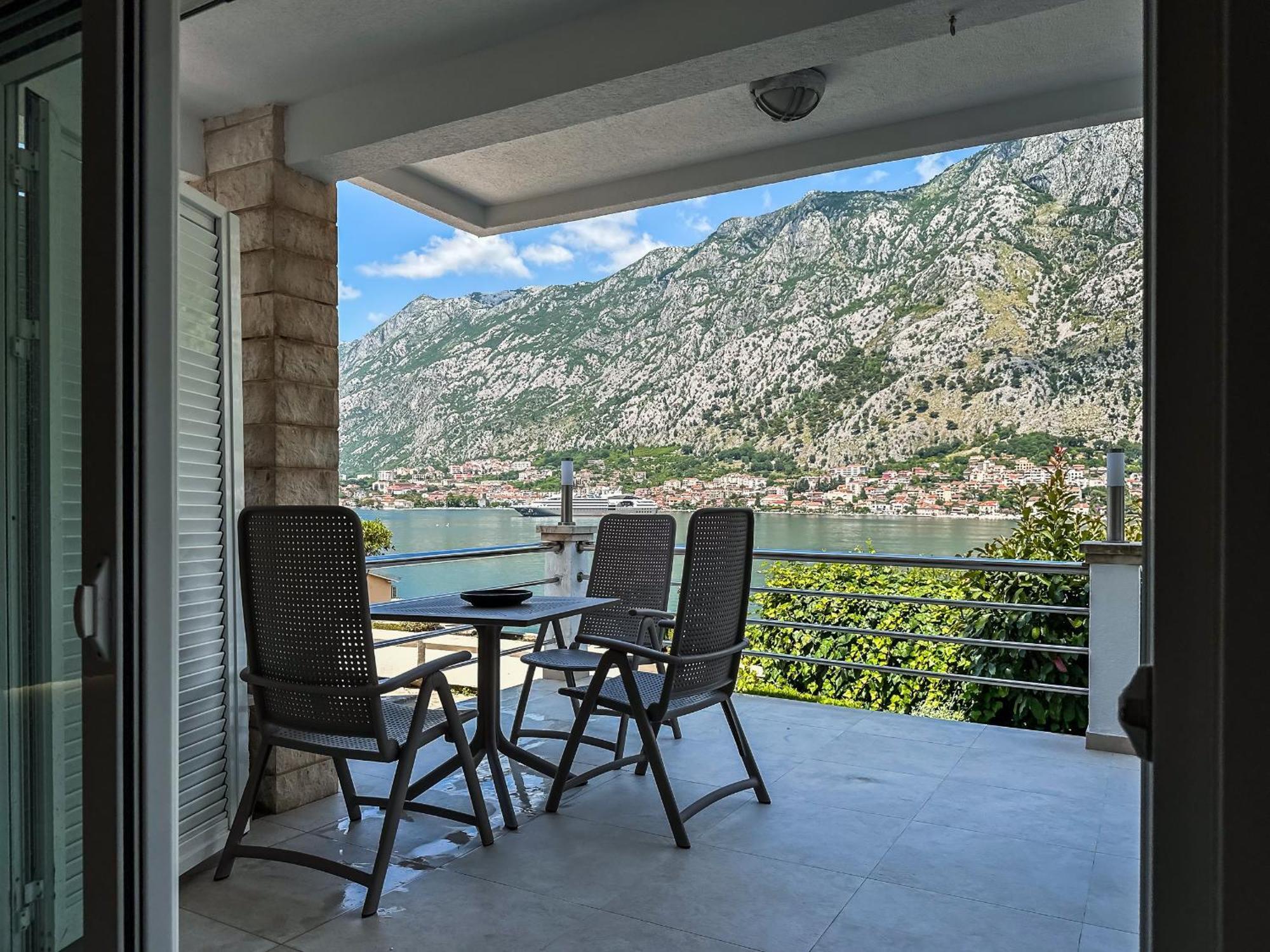 Chillout Apartment In Kotor Bay ภายนอก รูปภาพ