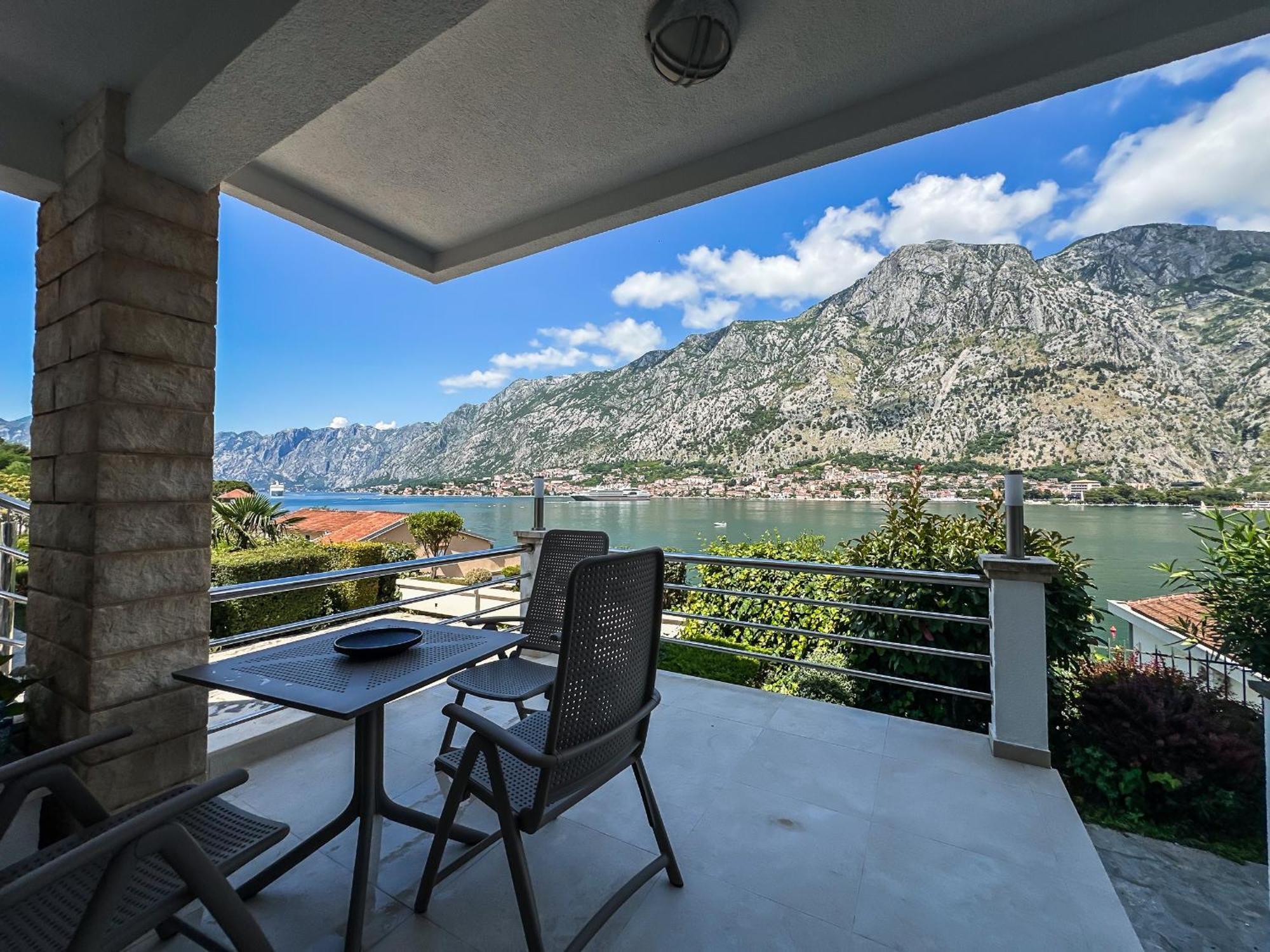 Chillout Apartment In Kotor Bay ภายนอก รูปภาพ