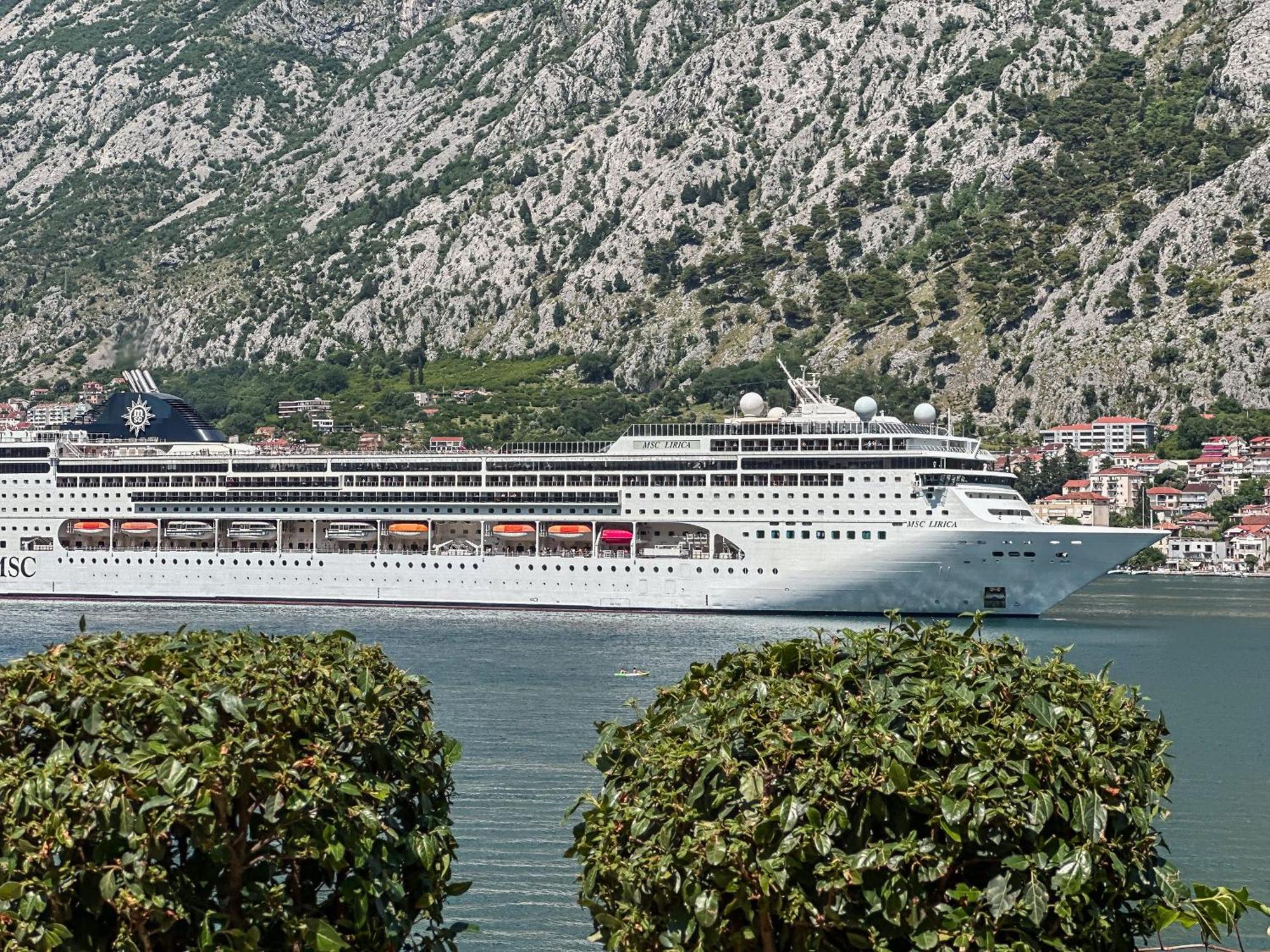 Chillout Apartment In Kotor Bay ภายนอก รูปภาพ